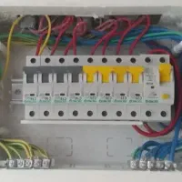 برقکاری و تعمیر آیفون