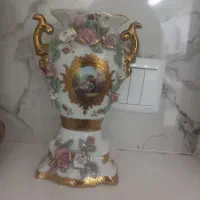 شکلات خوری و گلدان گل برجسته