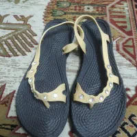 دمپایی نو نو فقط صد تومن