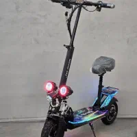 اسکوتر.    صندلی دار