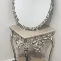 آینه و میز و شمعدان