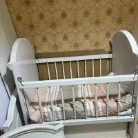 تخت خواب نوزاد کنار مادر