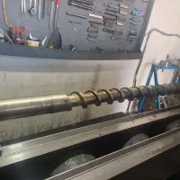 نیازمند یک کارگر دست به اچار