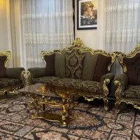 یک دست مبل سلطنتی ۹ نفره همراه میز عسلی و جلو مبلی