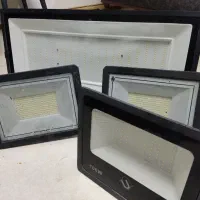 تعدادی پروژکتور