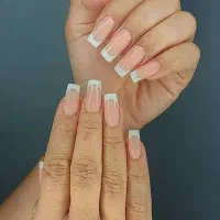 استخدام ناخن کار و دستیار در سالن زیبایی