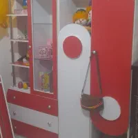 تخت و کمد ،پشتی تراکم بالا،فرش ،صندلی چرخدار|فرش|صحنه, |دیوار