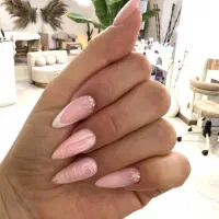 استخدام  و اجاره میز ناخن، پدیکور و اتاق