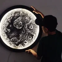 تابلوی سه بعدی برجسته ماه