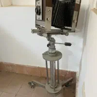 دوربین  فانوسی قدیمی با پایه