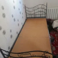 ست تخت و میز ارایش فرفوژه|تخت و سرویس خواب|صدرا-فارس, فاز ۱|دیوار