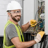 برقکاری خرده کاری نصب وسایل خانگی سی سال تجربه