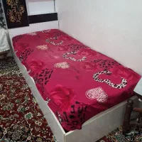 تخت یکنفره به همراه تشک