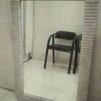 اینه بزرگ ارایشگاه زنانه