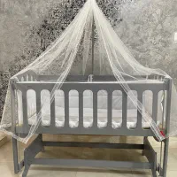 تخت وگهواره کنار مادر