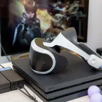 دستگاه کامل و نو و سالم vr به همراه یک بازی