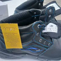 کفش ولباس کار