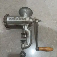 چرخ گوشت دستی سالم قدیمی