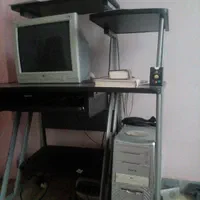 مانیتور با میز کامل  و صندلی گردان