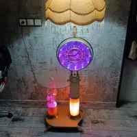 آواژور ایستاده چراغ دار و ساعت دار