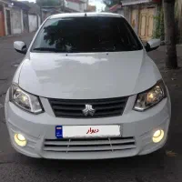 ساینا کم کار و عروسک