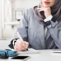 استخدام منشی و همکار خانم