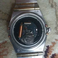 ساعت مچی امگا ازجنس طلا و استیل میباشد