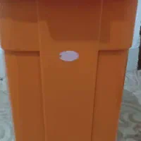 سطل اشغال زیبا  در حد نو با جنس خوب