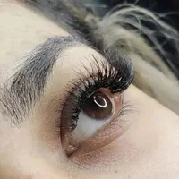 کاشت ناخن و کاشت مژه