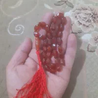 یک عدد تسبیح عقیق اصل موجوداست