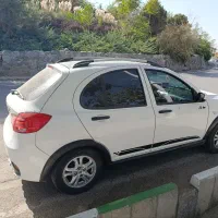 کوییک r سفید مشکی