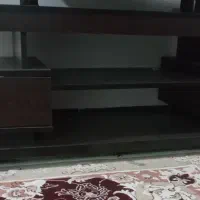 میز تلویزیون چوبی رنگ قهوه ای