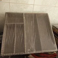 به تعدادی کارگر ساده مونتاژ کار