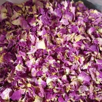 مقداری برگ گل محمدی آویشن وچای کوهی خشک و تازه
