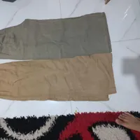 تعدادی شلوار و پیراهن نو