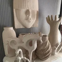 مجسمه ها و گلدان های خام  پلی استر و پی وی سی