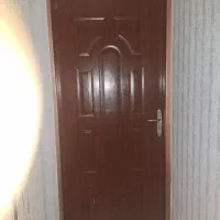 درب ورودی وخواب حمام سرویس..پارکت لمینت  دست دوم