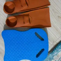 پای فین و تخته شنا