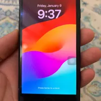 اپل iPhone SE (2020) با حافظهٔ ۶۴ گیگابایت