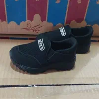 استخدام نیروی آقاوخانم درتولیدی کفش