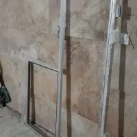 چهار چوب درب و پنجره متصل بهم