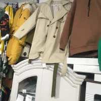 نیرو کار خانم در فروشگاه پوشاک