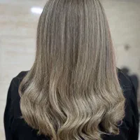 سالن زیبایی زنانه / زیبایی رو به خودت هدیه بده