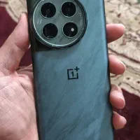 پرچمدار وانپلاس ۱۲ در حد نو بدون نقطه