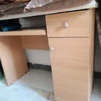 میز کامپیوتر سالم بدون شکستگی