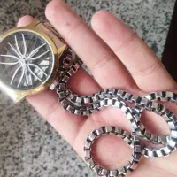 زنجیر و ساعت هردو رنگ ثابت