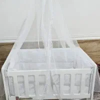 تخت گهواره کنار مادر