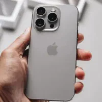 اپل iPhone 15 Pro Max با حافظهٔ ۲۵۶ گیگابایت