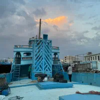 لنج دبی درحال بارگیری