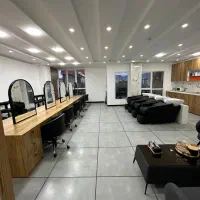 ادمین حضوری در سالن زیبایی